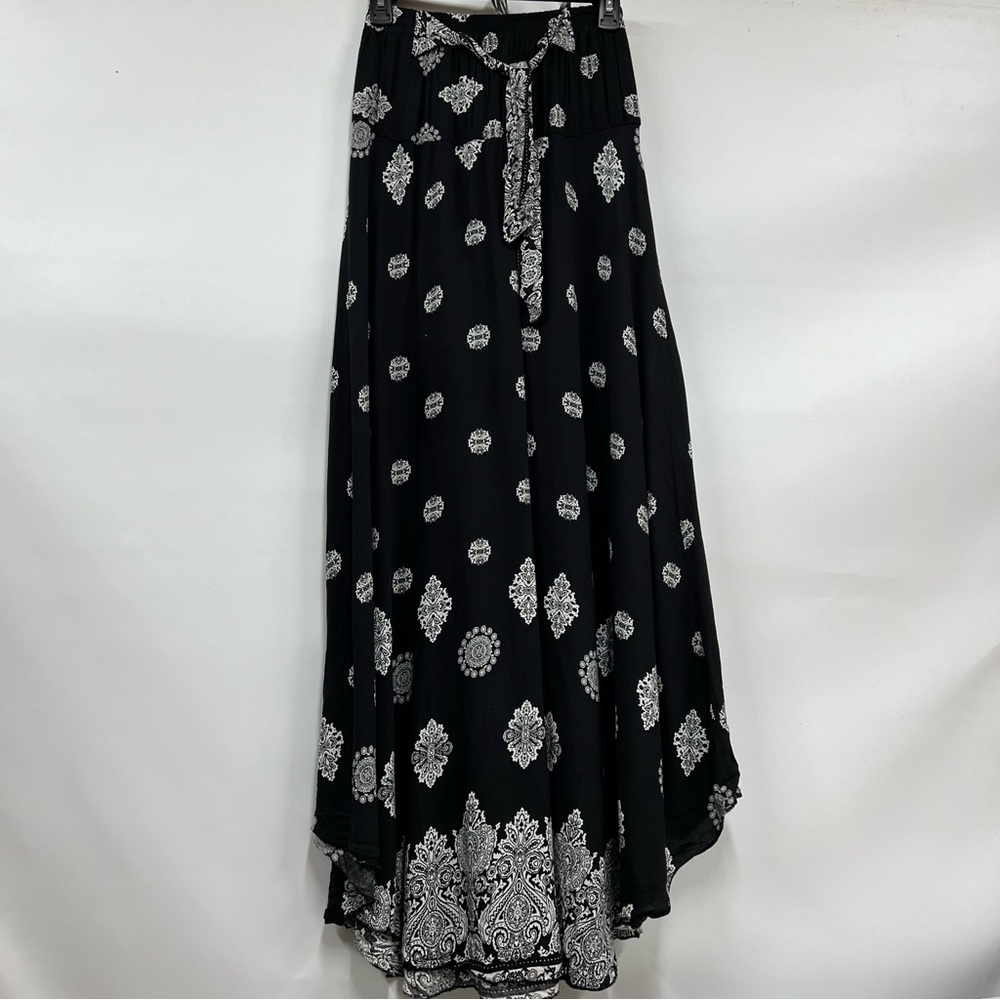 Elegant Black White Patterned Maxi Skirt Size M bohemian hippie flowy